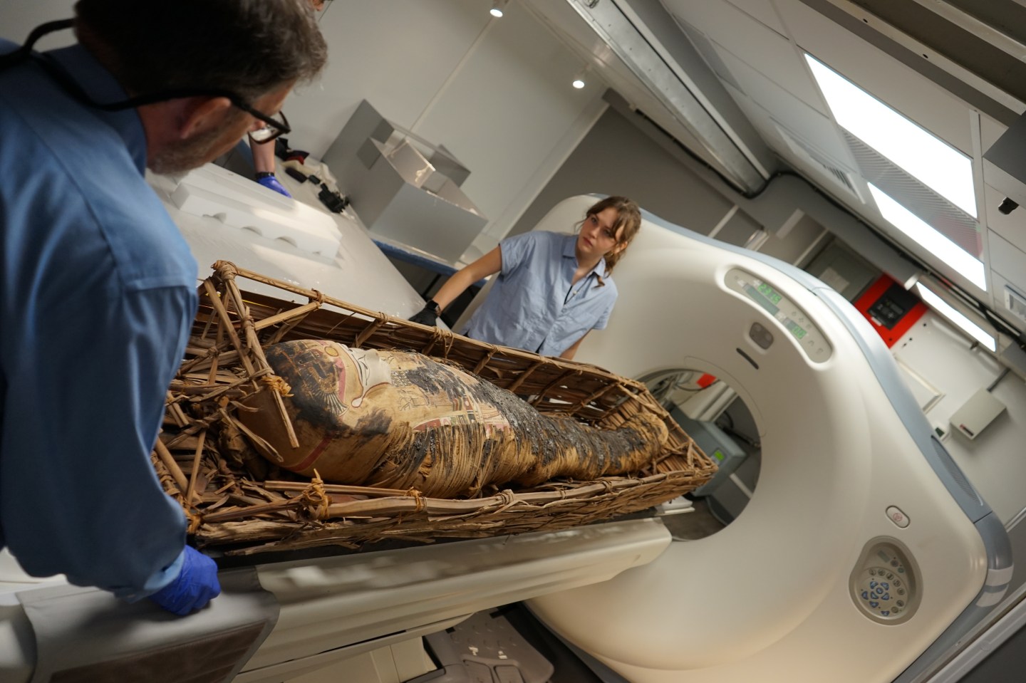 3D scans reveal secrets of a 3,000-year-old Egyptian mummy's coffin ...