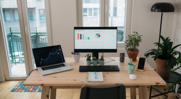 How to turn your laptop into a desktop computer | Popular Science