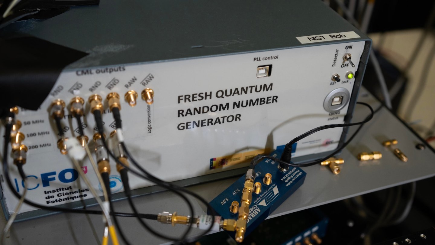 Random Stowing Here's how to generate a truly random number with quantum physics ...