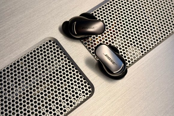 Bose QuietComfort Ultra Gen. 1 versus Gen. 2 shell