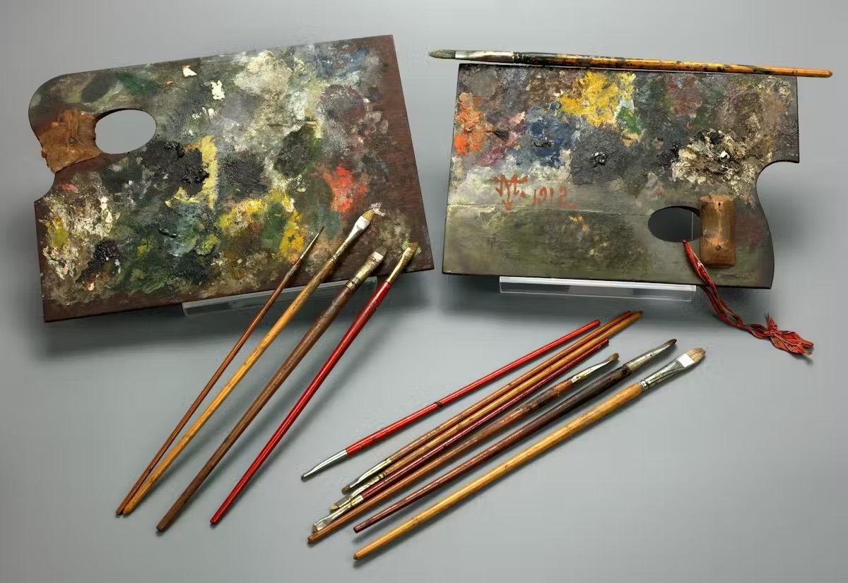 paint brushes and palettes
