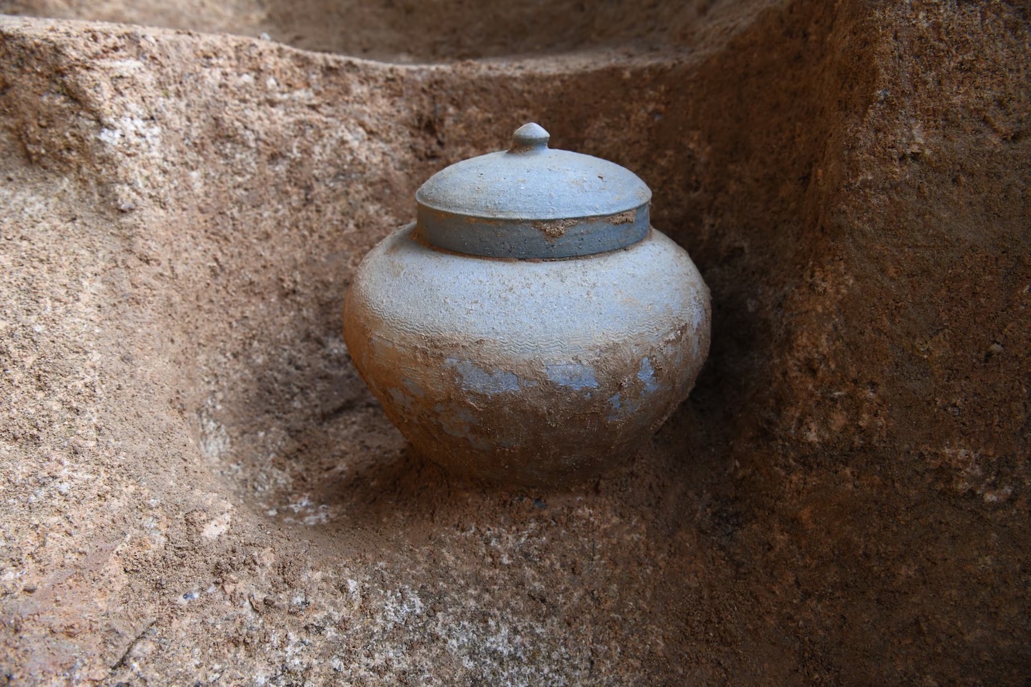 Earthenware jar