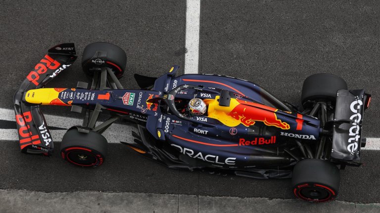 SAO PAULO, BRAZIL - NOVEMBER 08: Max Verstappen of the Netherlands driving the (1) Oracle Red Bull Racing RB21 on track during qualifying ahead of the F1 Grand Prix of Brazil at Autodromo Jose Carlos Pace on November 08, 2025 in Sao Paulo, Brazil. (Photo by Zak Mauger/LAT Images) // Getty Images / Red Bull Content Pool // SI202511080876 // Usage for editorial use only //