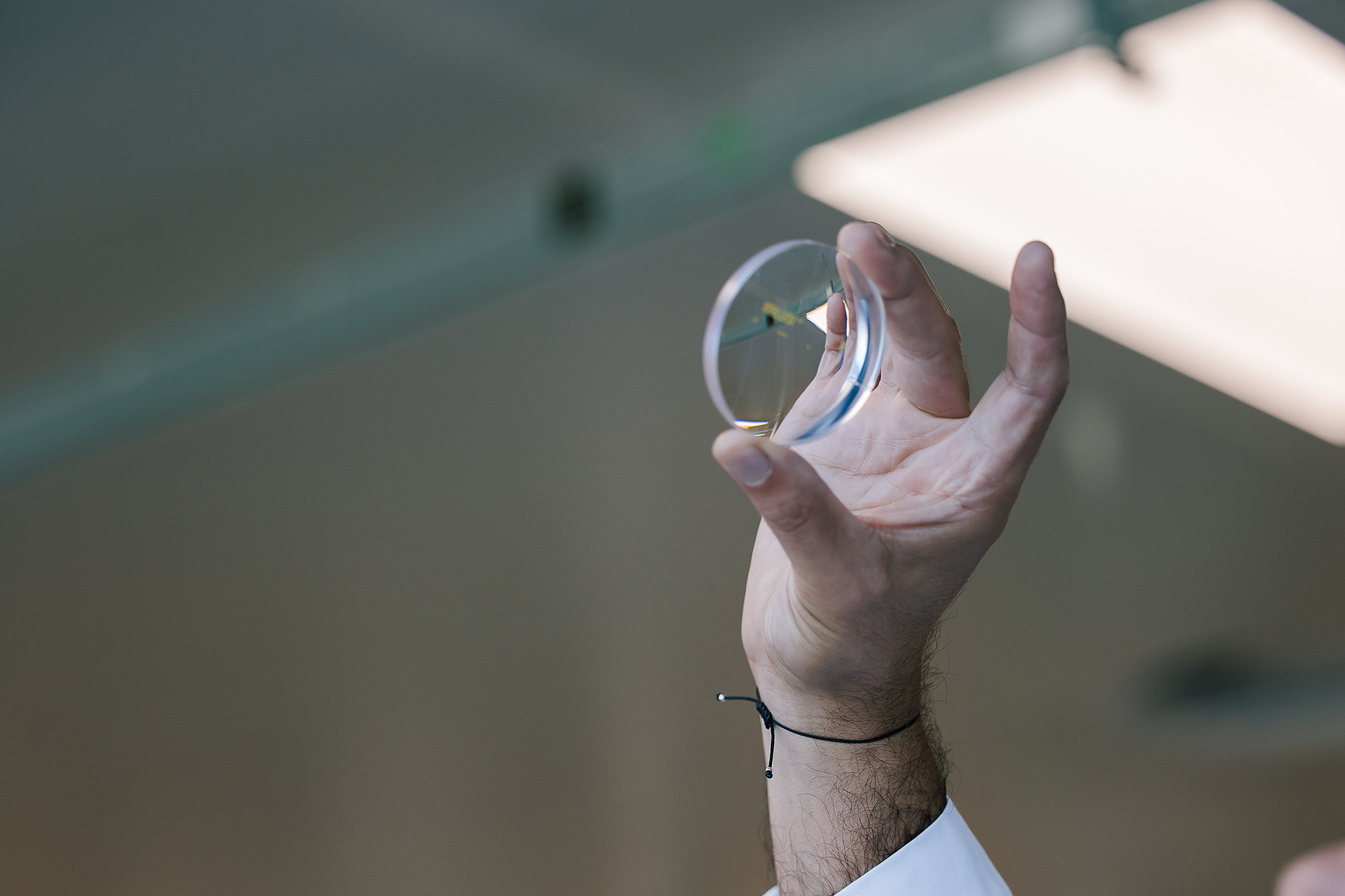 popsci.com - Heather Kuldell-Ware - Inside the labs where glasses are redesigned for a hyper-visual world