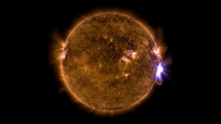 solar flares on the sun