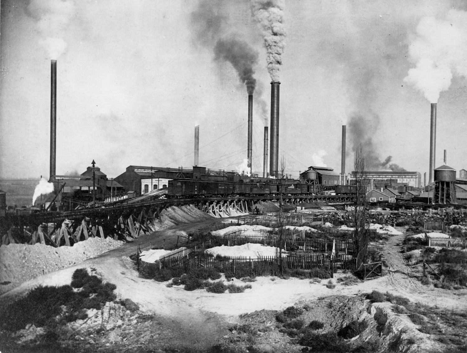 The U.S. Mining and Smelting Co. plant in Midvale, Utah, 1906.