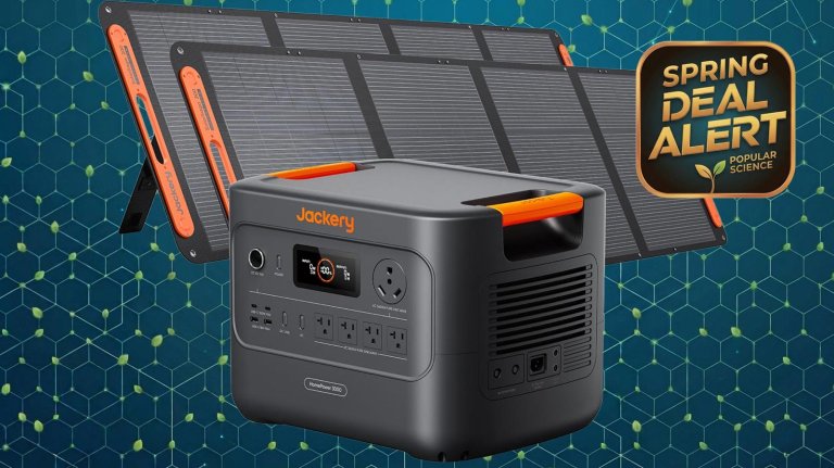 Jackery HomePower 3000 with solar panels