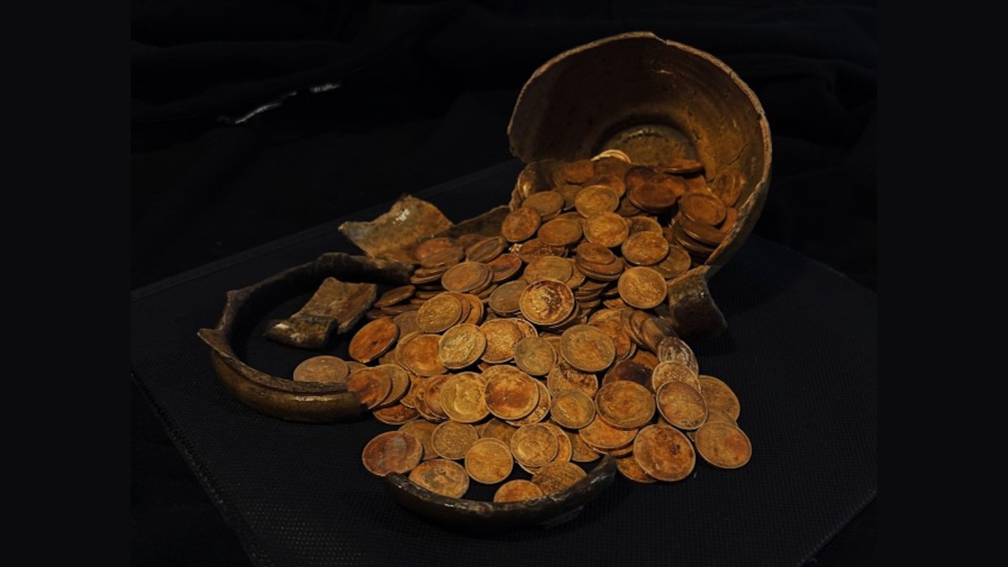 A buried jar of imperial gold coins resurfaces in Russia