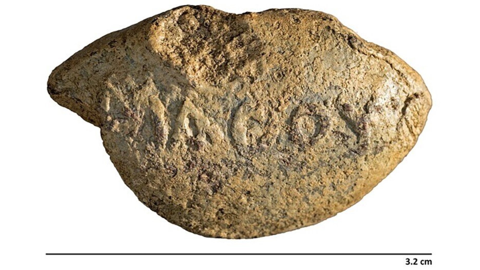 Inscribed sling bullet (B19655) found at Hippos with the inscription ΜΑΘΟΥ, meaning "Learn your lesson!" Credit: Eisenberg et al. 2026