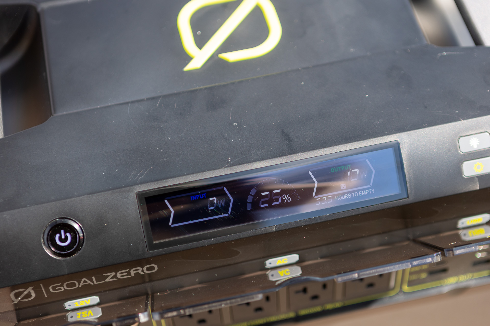 goal zero yeti 1500 6G display