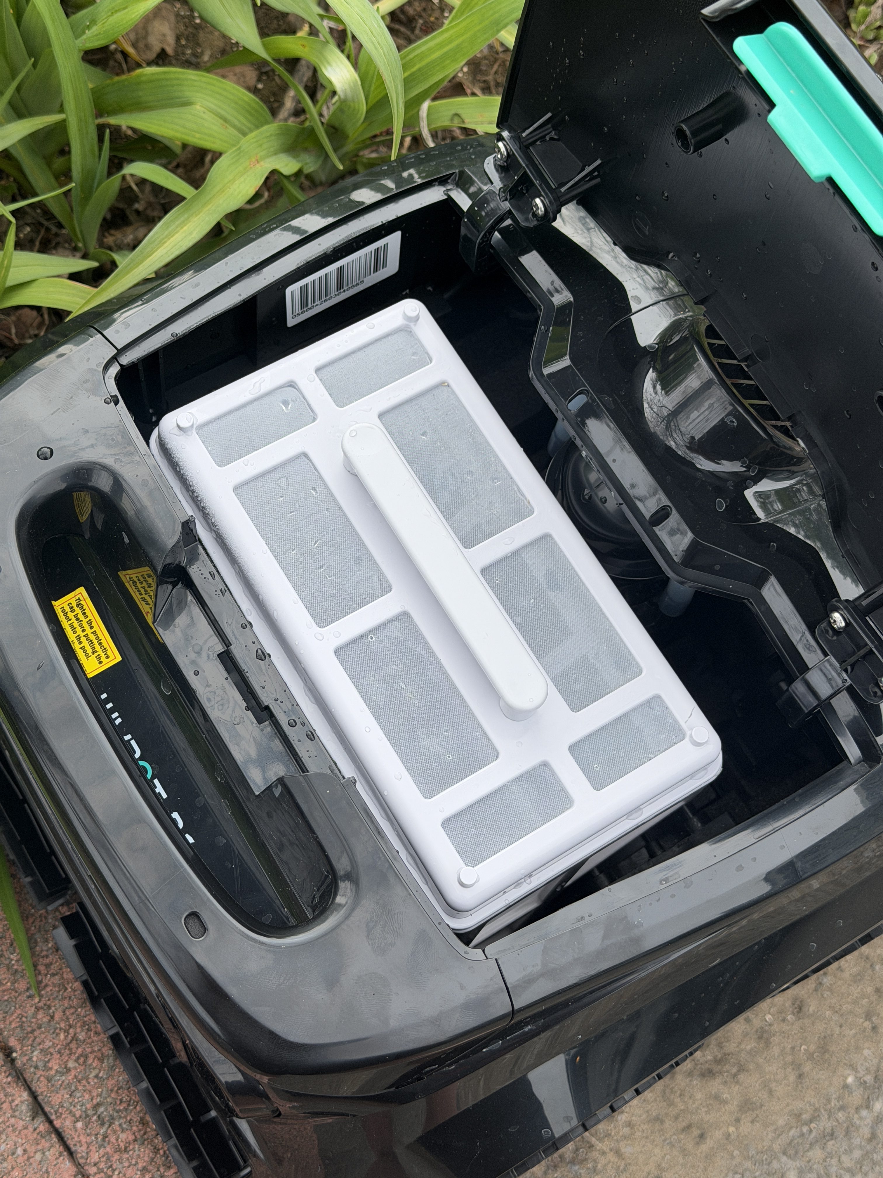 Wybot B1 robot vacuum trap