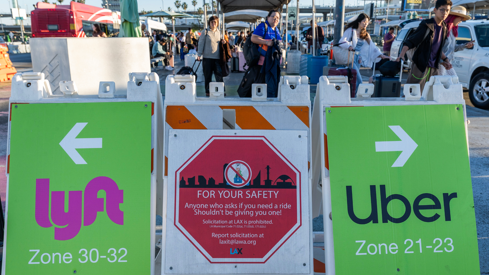 popsci.com - Mack DeGeurin - NYC deploys surveillance tech to catch fake airport cabbies