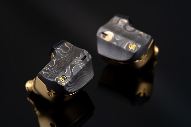 Campfire Audio は、これまでで最も野心的な IEM を作成し、機能と感触を満載しました。