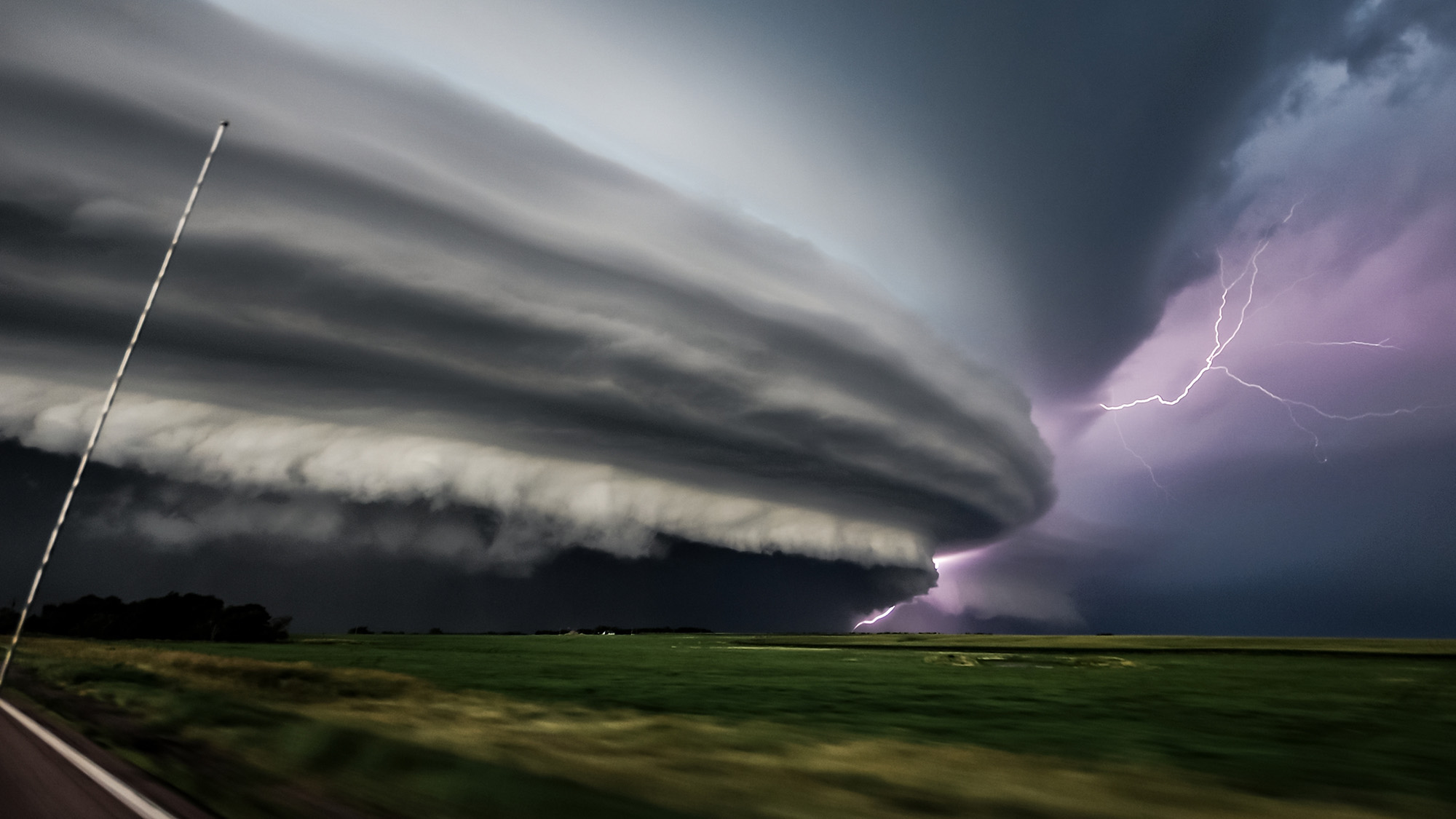 popsci.com - PopSci Editors - Is storm chasing really like the movies?