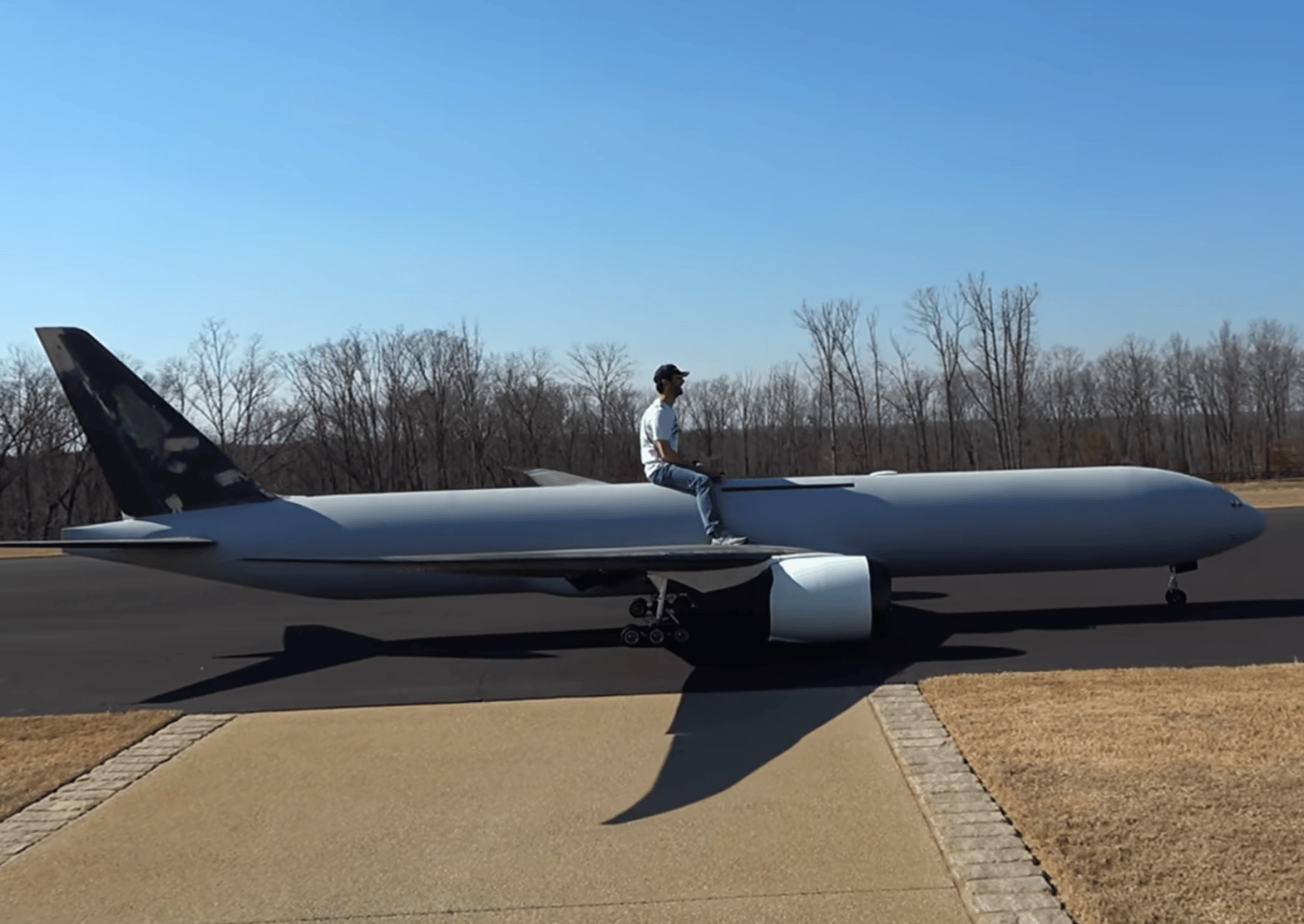 The world’s largest RC Boeing 777-9X takes flight | Popular Science