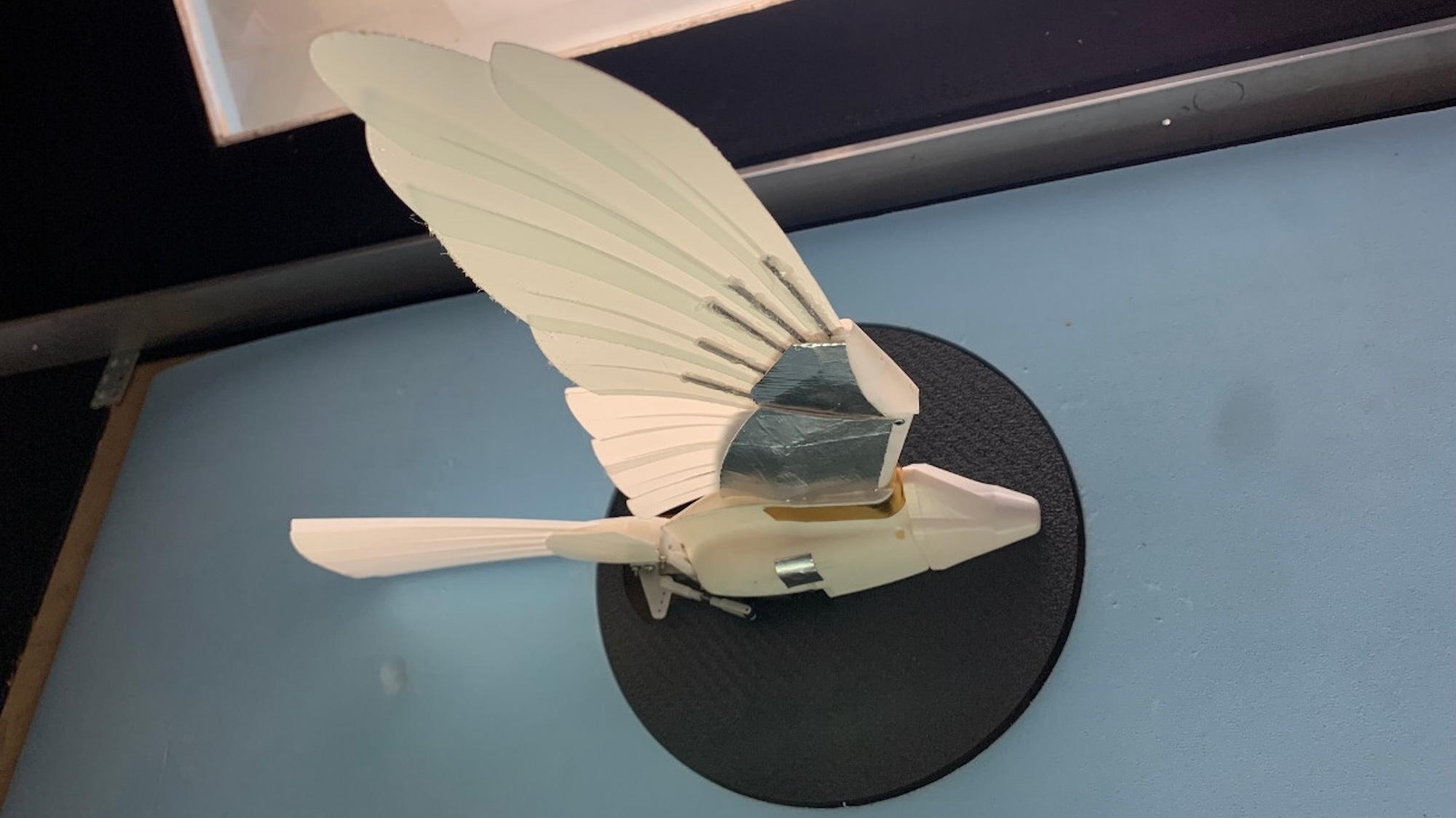 Mounted biomimic robot that resembles a kestrel