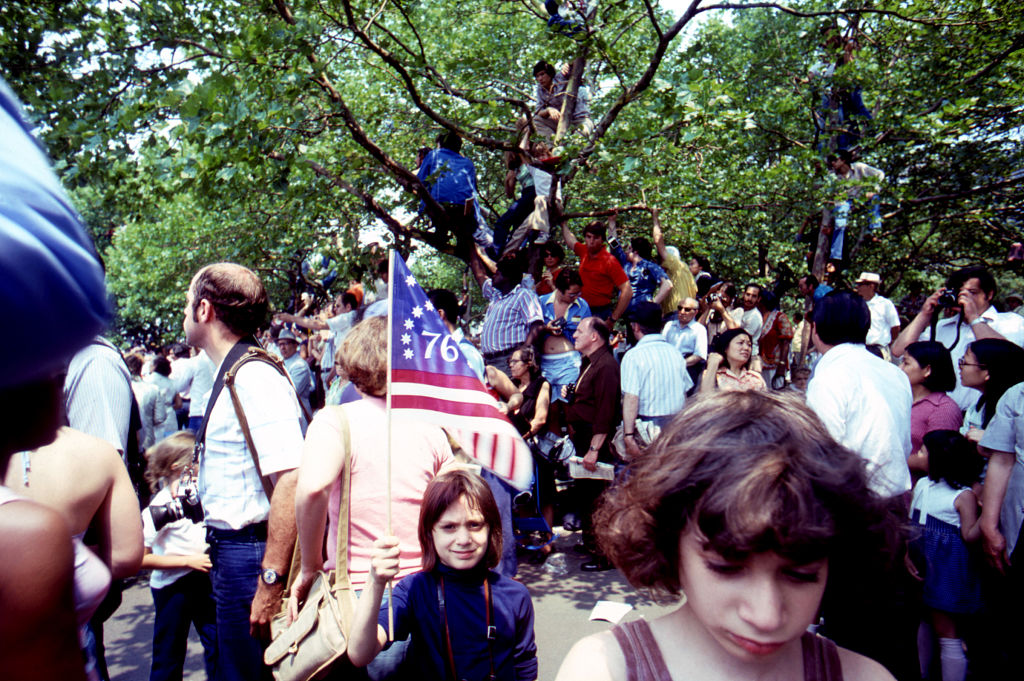 Kids and families celebrate the US Bicentennial near the New York Harbor in Lower Manhattan. Taken on July 4, 1976 in New York City, New York. (Photo by David Attie/Getty Images.)