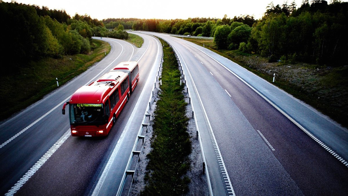 Forget high-speed rail: California is exploring 140 mph bullet buses Forget high-speed rail: California is exploring 140 mph bullet buses