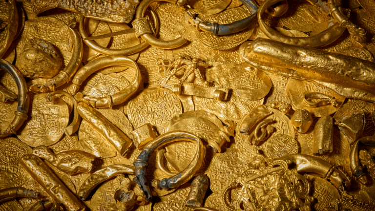 Gold coins and jewelry recovered from the wreck of the ‘Dom van Keulen.’
