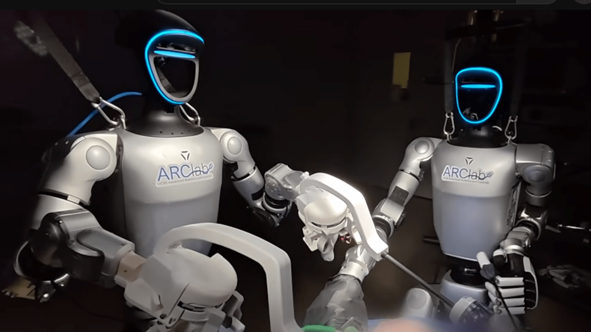 Two humanoid robots performing teleoperated surgery in operation room