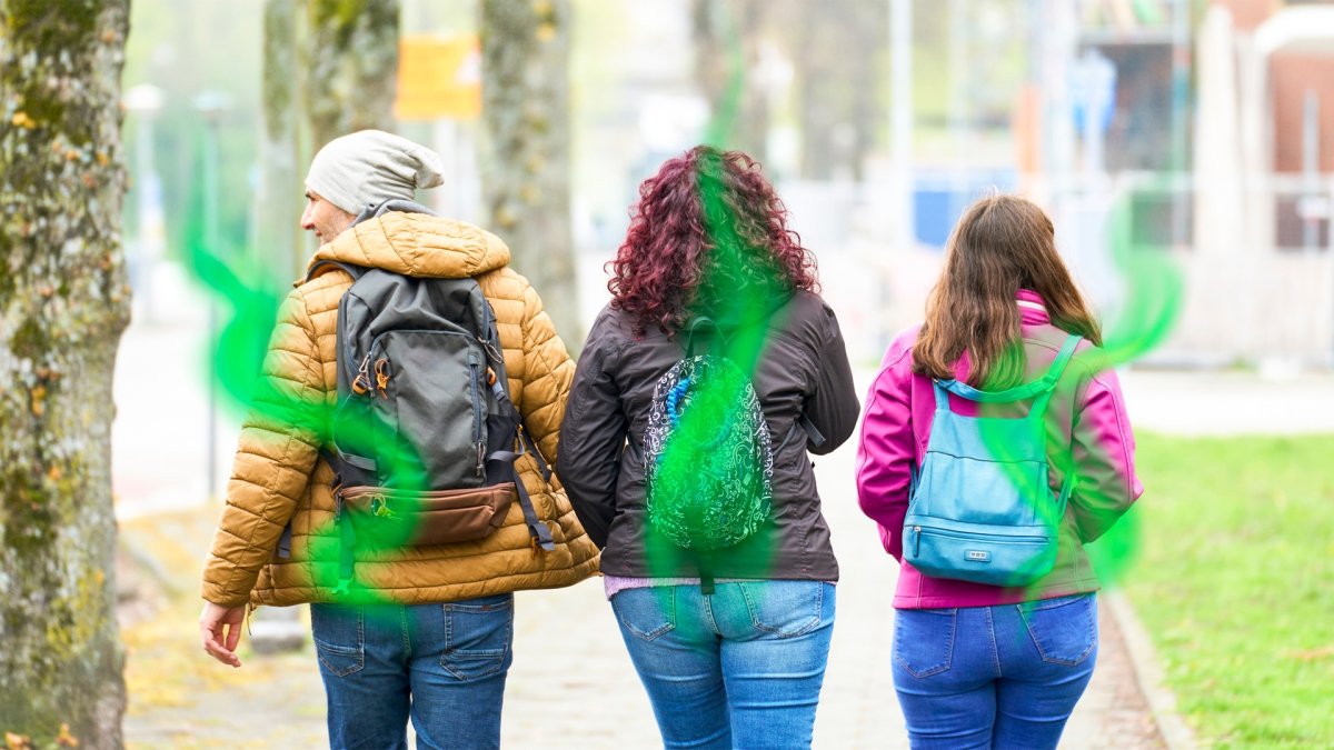 Brave volunteers wore sensors to determine the types of farters (Ảnh: Popular Science composite, Getty Images)
