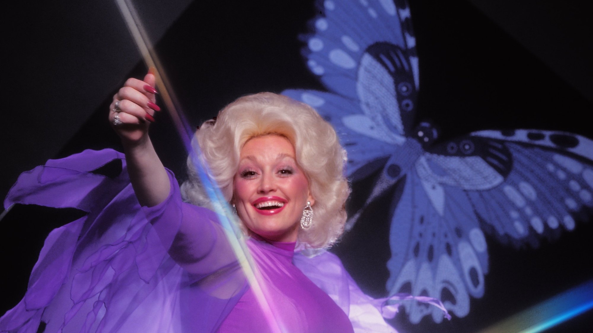 LOS ANGELES - 1978: Country singer Dolly Parton poses for a portrait session in 1978 in Los Angeles, California. (Photo by Harry Langdon/Getty Images)