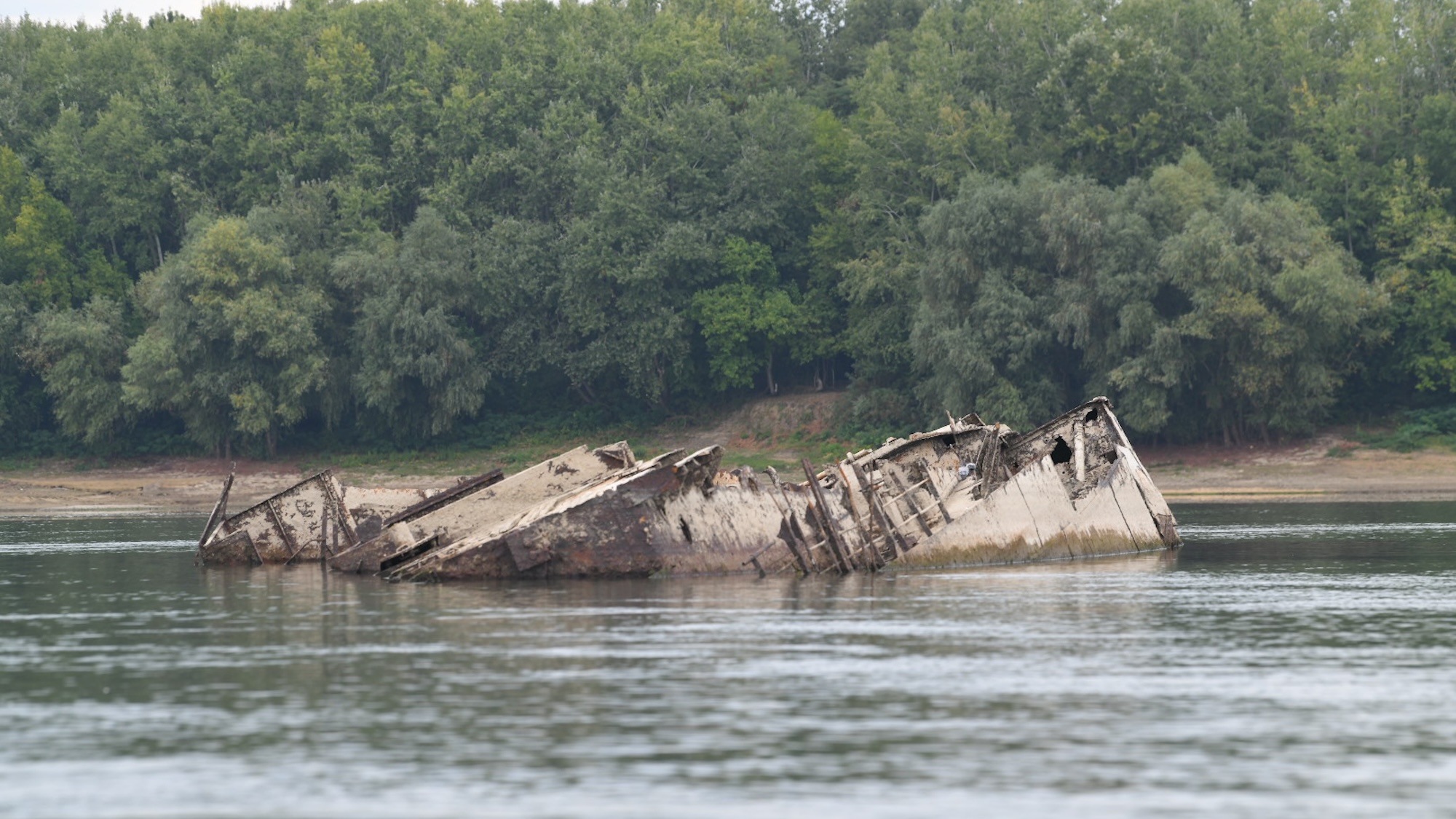 popsci.com - Andrew Paul - German WWII shipwrecks resurface in Danube River