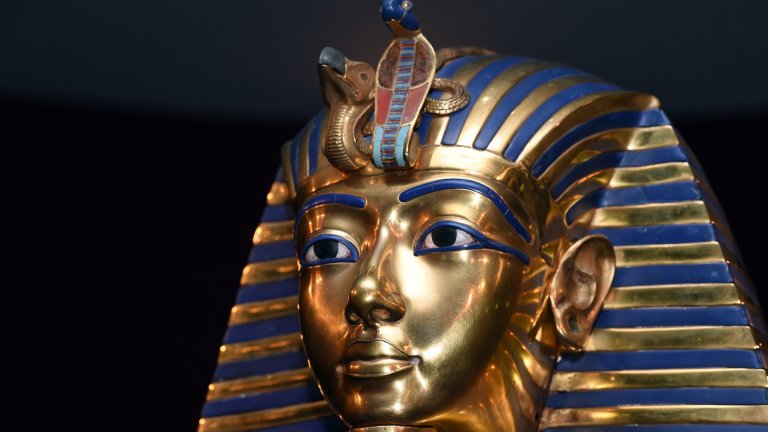 MUNICH, GERMANY - APRIL 02: The burial mask of Egyptian Pharaoh Tutankhamun is shown during the 'Tutanchamun - Sein Grab und die Schaetze' Exhibition Preview at Kleine Olympiahalle on April 2, 2015 in Munich, Germany. (Photo by Hannes Magerstaedt/Getty Images)