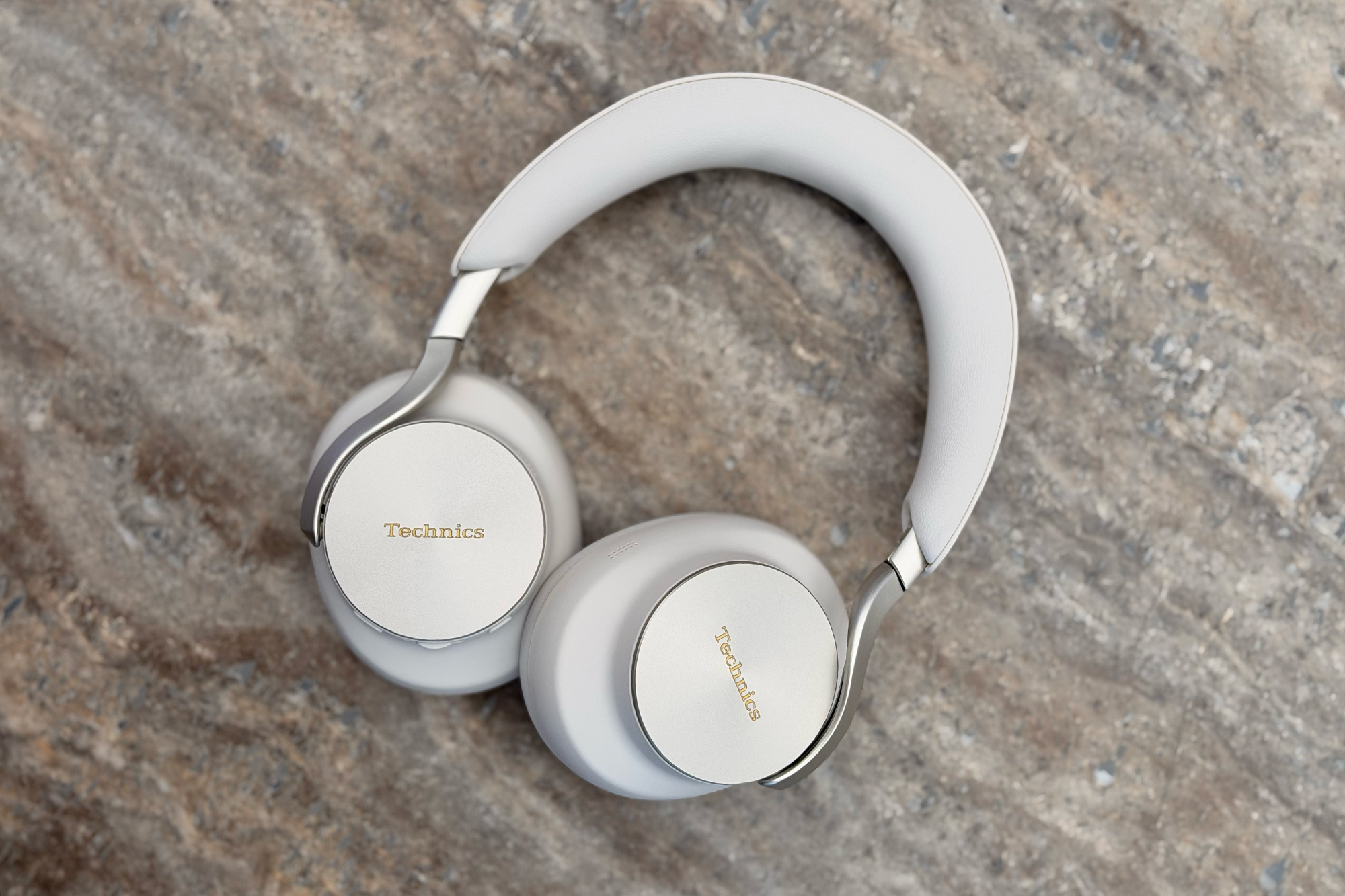 popsci.com - Tony Ware - Technics' new EAH-A1000 flagship wireless headphones are a fluid mixture of precision and feeling