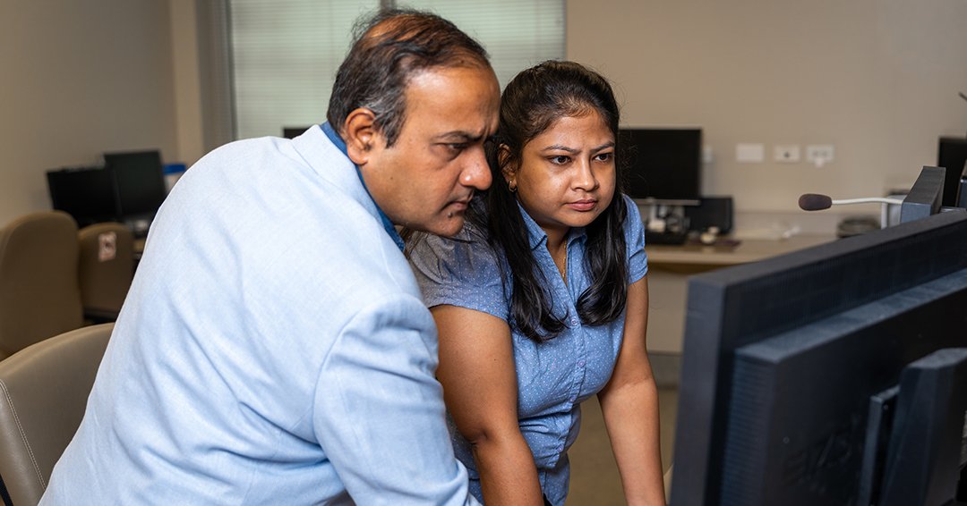 Joshita Majumdar (right) a graduate student in the Department of Electrical and Computer Engineering, and Gopikrishna Deshpande (left), the Godbold Professor in the Department of Electrical and Computer Engineering, used equipment at the Auburn University Neuroimaging Center, including the 7-Tesla MRI scanner, to study glutamate levels in the brain. Image: Auburn University.