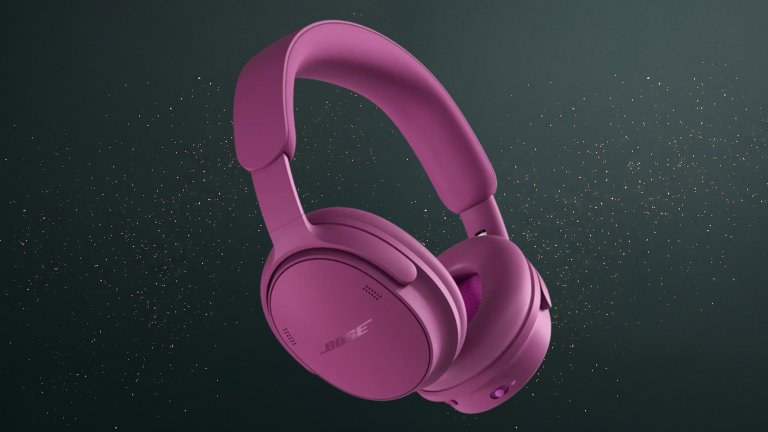 Bose QuietComfort Headphones 2nd Gen on a green sparkly travel gift guide background