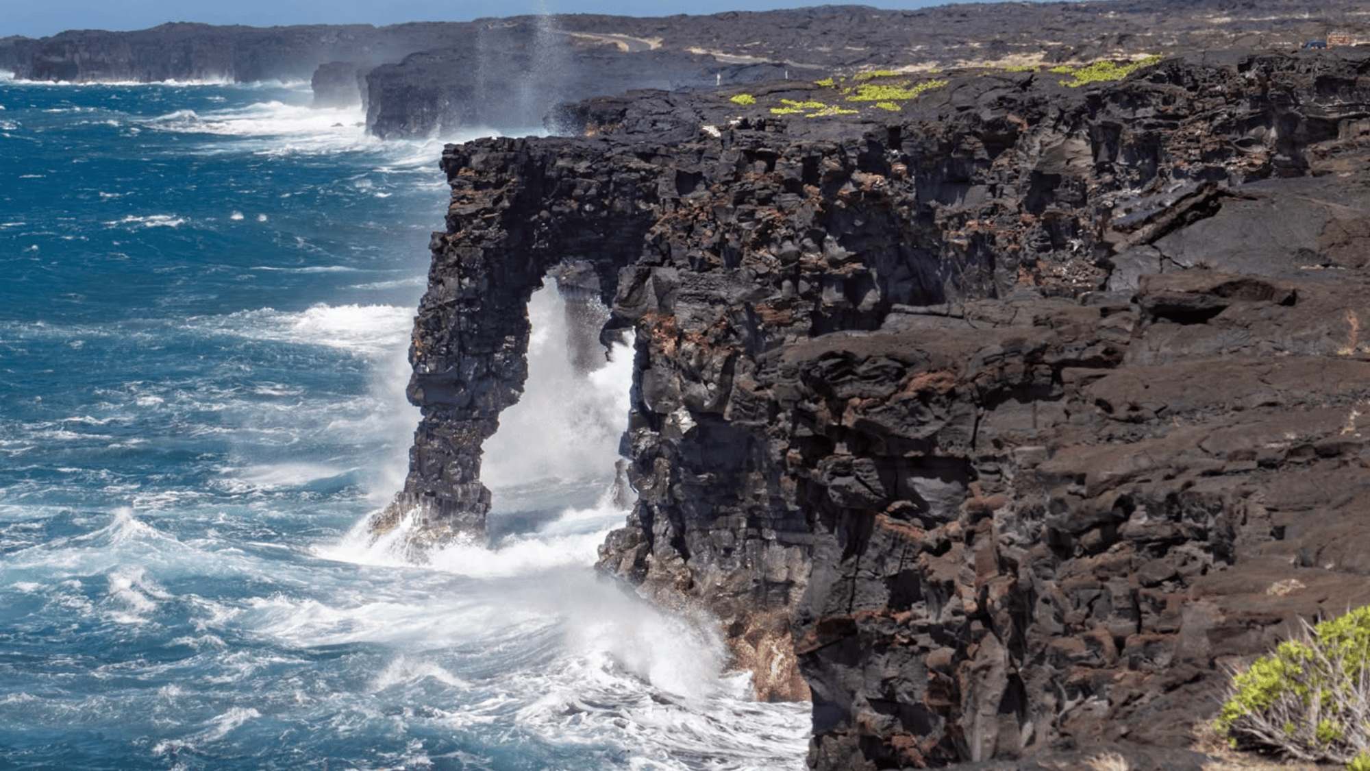 Hawaii’s 550-year-old Hōlei Sea Arch collapses into the ocean